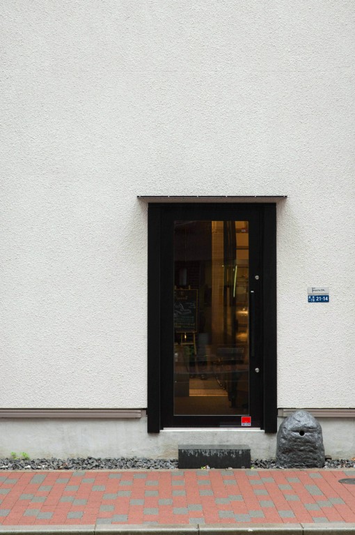 銀座の外れに小さな表札だけを掲げる店構え