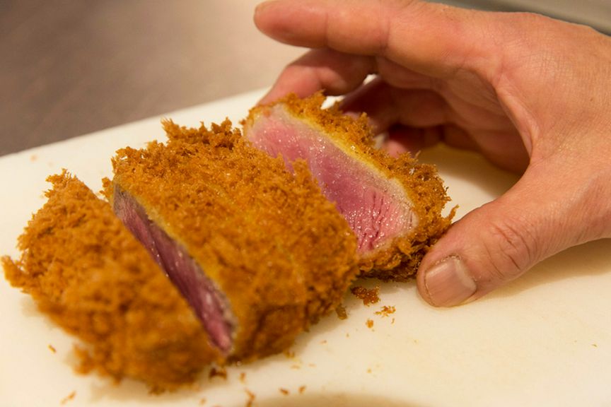 吟味して仕入れる素材を、さらに丁寧な下拵えで活かす