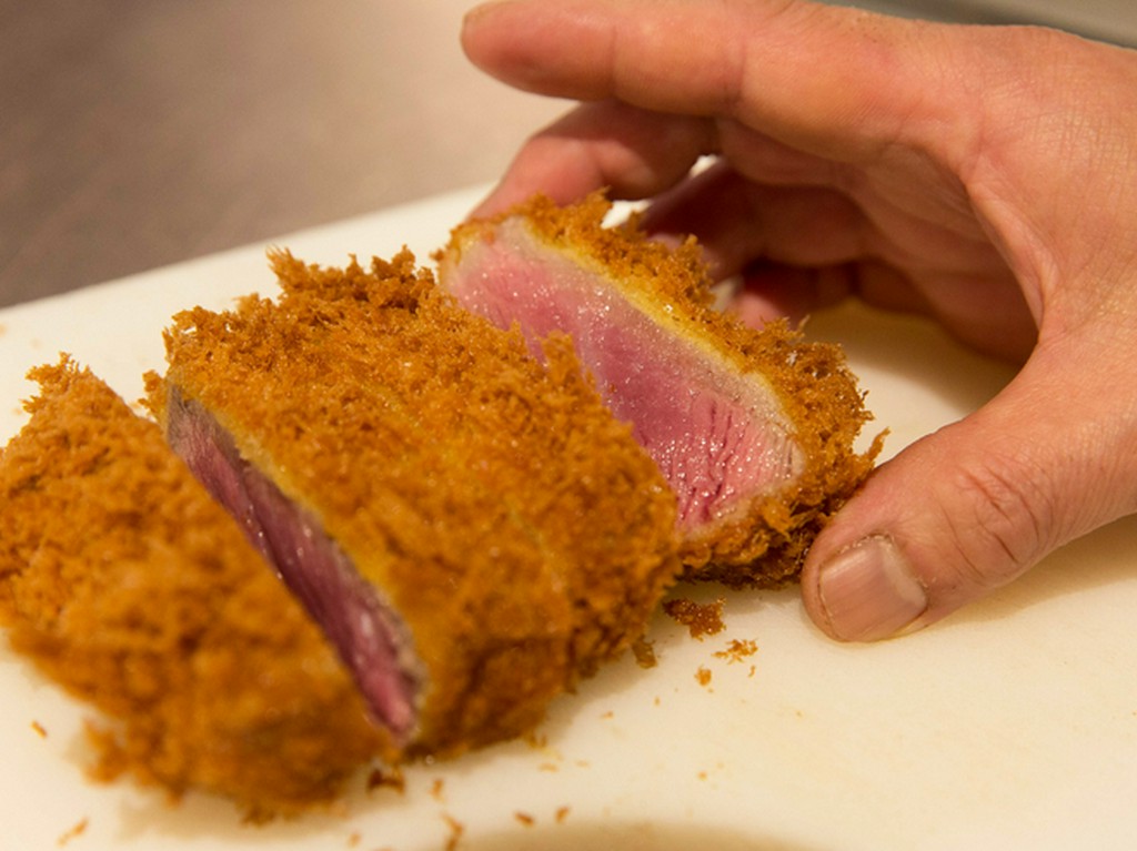 吟味して仕入れる素材を、さらに丁寧な下拵えで活かす