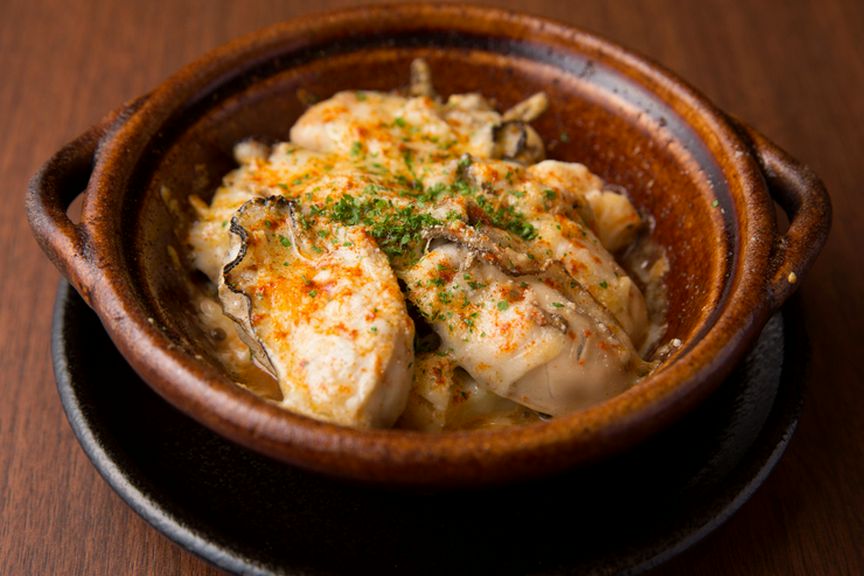 シンプルにカキのおいしさを堪能する『牡蠣のバター焼き』(10月~3月)