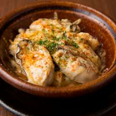 シンプルにカキのおいしさを堪能する『牡蠣のバター焼き』（10月~3月）