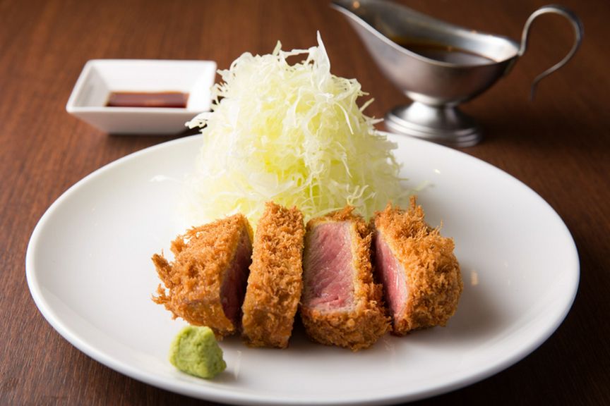 低温でじっくりと旨みを引き出す『ビーフカツレツ』