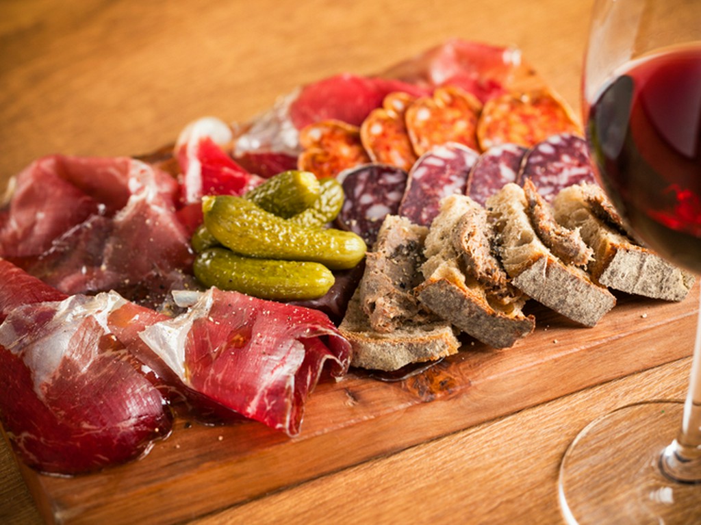 十勝のマタギ集団が生み出した『シャルキュトリー盛り合わせ　エレゾ　北海道豊頃町』