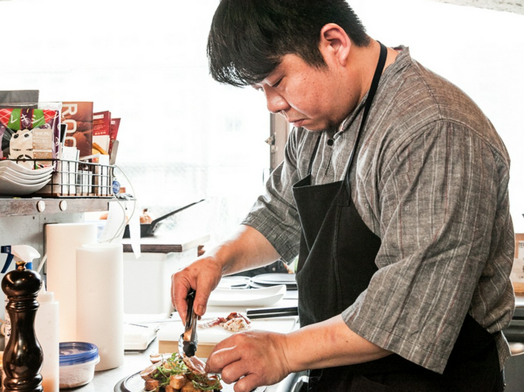 時間のかかる料理などは、事前の下拵えや準備で素早く提供を