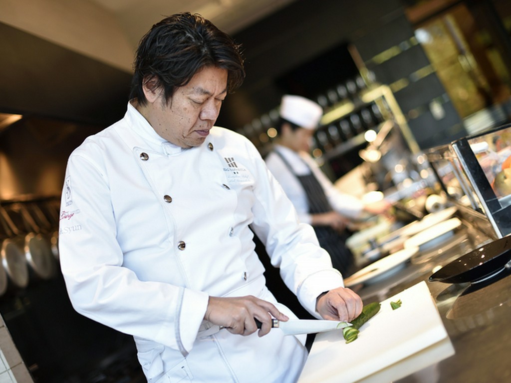 感動と驚きを皿に込める、シェフの姿が間近に望めるカウンター