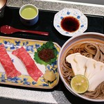 松茸を贅沢に使用した優しい温かいそばと
特製しゃり酢に和牛肉寿司の
両方がお楽しみいただけます