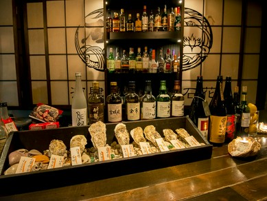 牡蠣料理との相性を考えて揃えられた日本酒が豊富にラインナップ