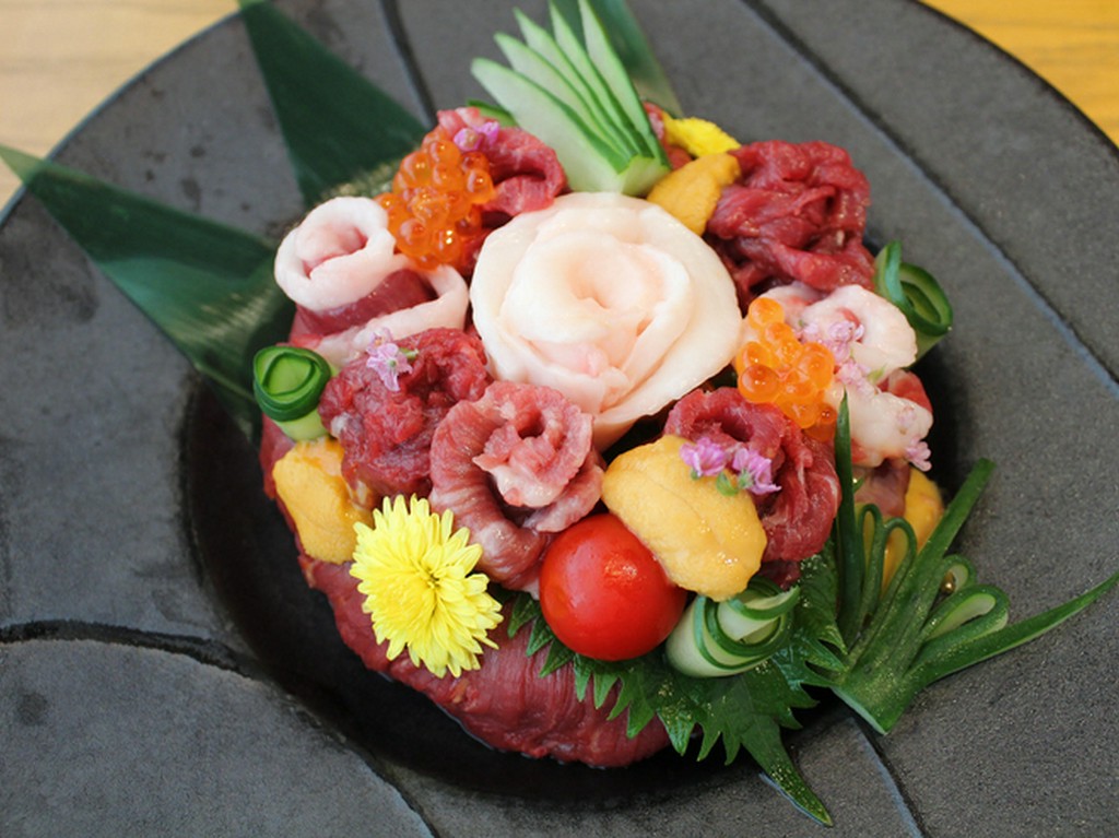 熊本県直送鮮馬を使用して作る［特選馬肉ケーキ］