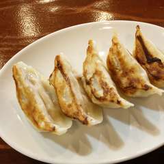 宇都宮ぎょうざの名店『味一番×免許皆伝酒場 焼き餃子』