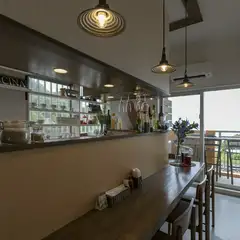 住人のように通いたいカフェで、ゆったり落ち着いたランチを
