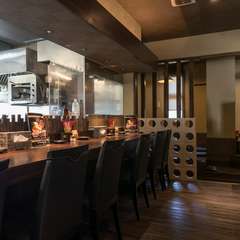 お一人様も安心のオープンキッチンのカウンター席