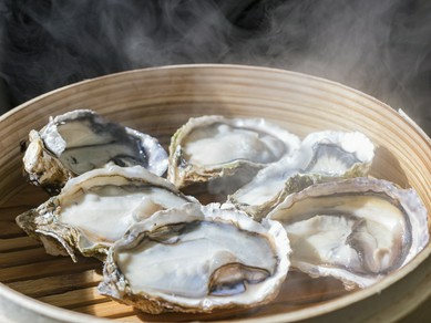 プリプリとした食感に魅了される『牡蠣セイロ蒸し（4個）』