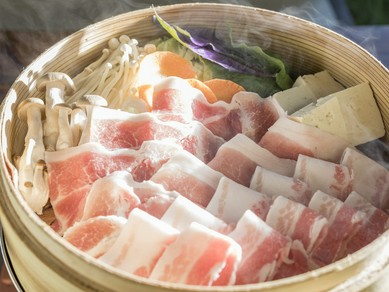 素材の美味しいところが凝縮された『アグーづくし　セイロ2人前set』