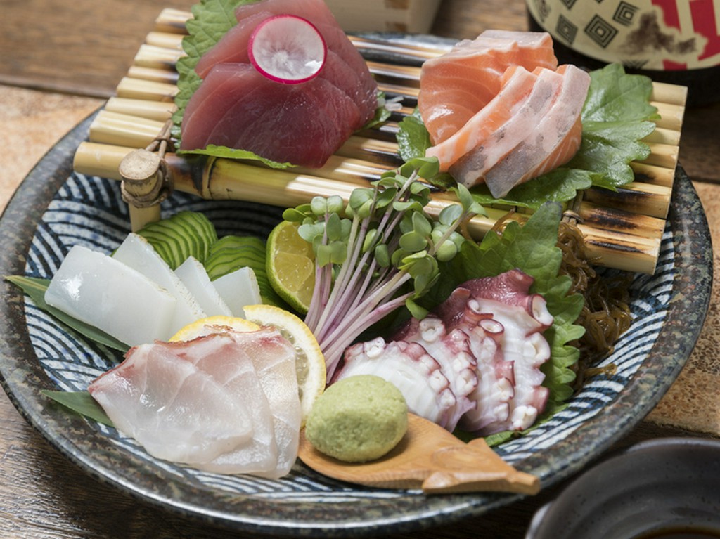 旬ならではの新鮮な魚介をお刺身で『本日の刺身　5点盛り』