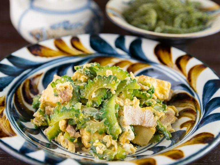 泡盛や日本酒などドリンクも充実!沖縄料理を引き立てる