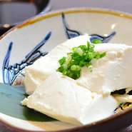 料理長のみがレシピを知る"チーズと豆腐のハイブリッド"。
病みつきになる方続出の名物メニュー。