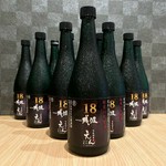 えんが誇る大人気古酒がリニューアル！さらに年数を重ねて18年古酒になりました。そんなえんオリジナル残波18年古酒はコースや飲み放題でもお楽しみいただけます。