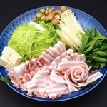 「琉香豚」のしゃぶしゃぶと、えん沖縄自慢の県産食材をふんだんに使ったお料理が楽しめるコースです。