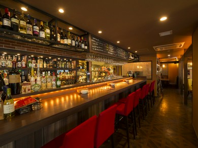 BARのようなカウンター席で幸せのひとときを…