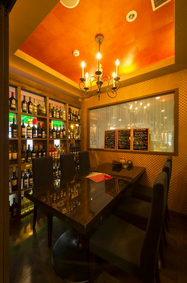 半個室もあり、レイアウト変更も可能で様々なシーンに