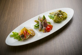 女性シェフがつくり出す『日替りアンティパスト3種盛り合わせ』