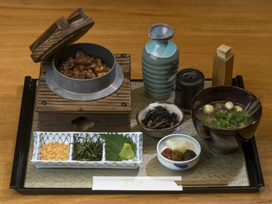 鱧専門店のおすすめ『鱧まぶし定食』　※自社農園サラダ付き