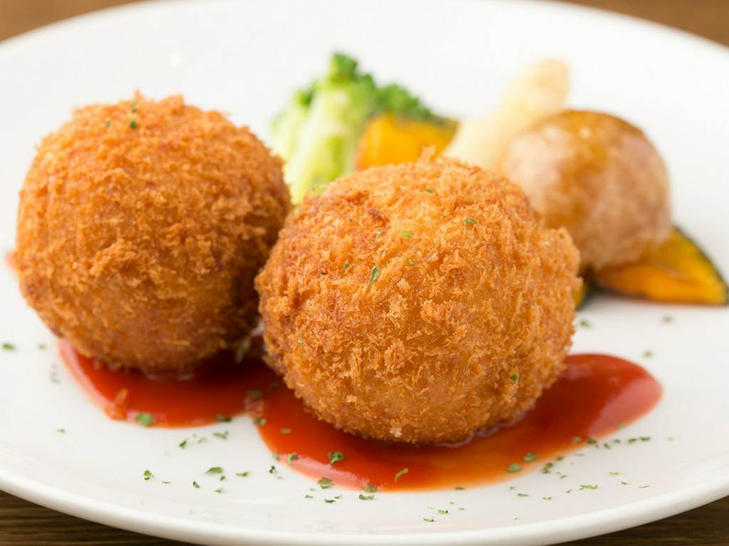 あま～い蟹肉の風味が口いっぱいに広がる『ロンシャン名物　カニクリームコロッケ』