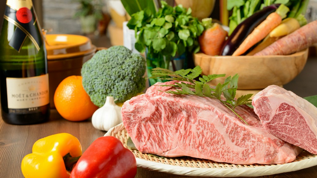 厳選したA5ランク黒毛和牛と地元・産地直送の新鮮な野菜に注目