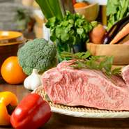 肉は産地にこだわらず、その日に出合えたA5ランク黒毛和牛を厳選して仕入れるそう。店名の「SAI」は野菜の“菜”。焼野菜などで味わうことのできる野菜も注目です。新鮮な野菜が持つ濃厚な旨みや香りを楽しんで。