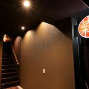 A5ランク黒毛和牛と野菜をコースでいただきます。かしこまらず、くつろいで食事ができるお店。