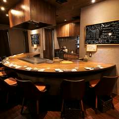 丁寧な技術と心地良い接客で、食事の席を華やかに彩る