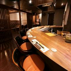 カジュアルに楽しむ大人の鉄板焼。気軽に過ごせる二人の時間