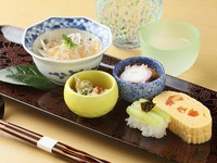 愛知が誇る伝統野菜を使い、丁寧に仕上げた逸品の盛り合わせ。甘辛酸苦旨の五味を見事に調和させています。