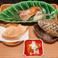 お酒の肴に最適。旬の味覚を楽しむ季節の『八寸（コース料理に限り）』