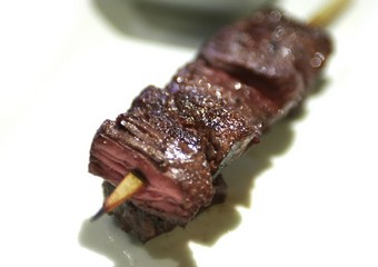 お肉の旨みがダイレクトに響く、驚くほど柔らかい『たんかの牛サガリ焼き』