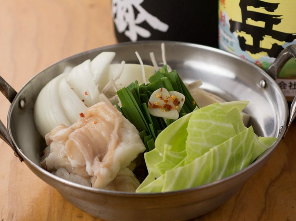 ぷりぷりとした牛もつ食感と飲み干したくなる絶品スープが自慢の『もつ鍋』
