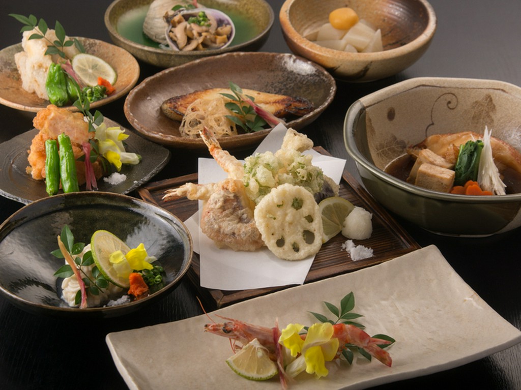 バラエティ豊かな一品料理や飲み放題で盛り上がる宴会