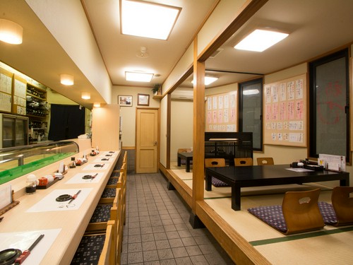 明るくアットホームな空間で、厳選食材でつくる本格的な味を堪能