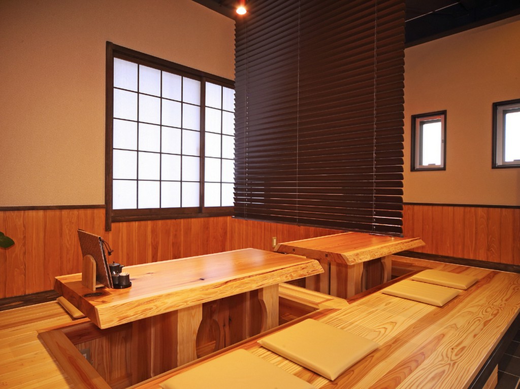 広々と寛げる掘りごたつ式の座敷席