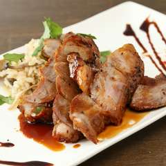 豪快に厚切り。豚のソテー