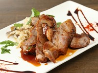 評判の肉料理もプラスした満足度の高いコースお肉料理は鶏肉のお料理です。豚肉、牛肉の変更は追加料金です