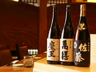 売れ筋から新しいお酒まで肴めしにあうお酒を多数取り揃え