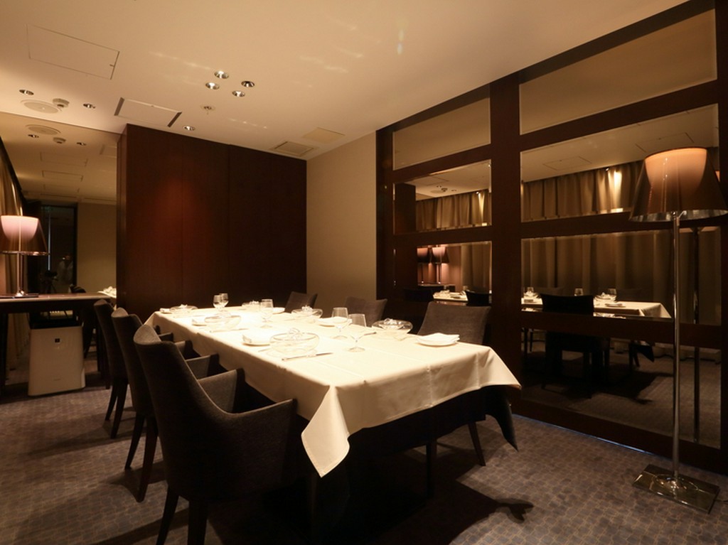 ビジネスシーンで大活躍の完全個室。美食家に人気のフレンチ