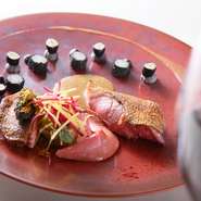 フランスワインを中心に、ソムリエが厳選したボトルワイン。ワインペアリングコースもあるので、料理にぴったりあうワインとの新しい出会いも楽しめます。