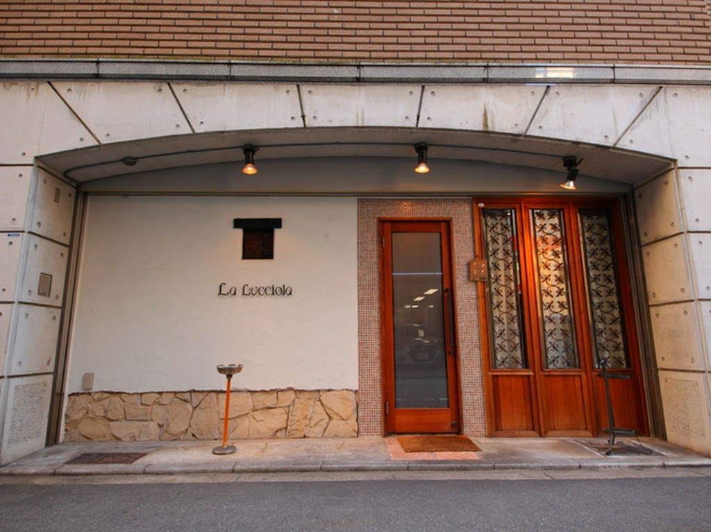 大通りから少し入ったところにあるお店【ラルッチョラ】