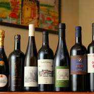 グラスワインはもちろん、イタリアのスパークリングを始め、フランスのシャンパーニュなども常時用意されています。イタリアの北から南までのワインが置いてあるので、好みのものが見つかるはず。