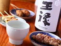 有名なものにとらわれず、焼き鳥に合わせた銘柄を選んでいます。特にオススメは『王禄』。島根県の地酒で知る人ぞ知る味わいです。