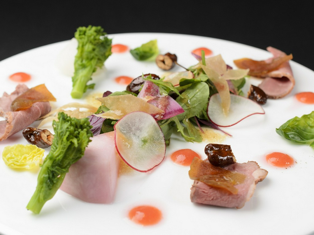 和と洋のマリアージュ『ハンガリー産鴨のロースト 奈良漬けとのアンサンブル』