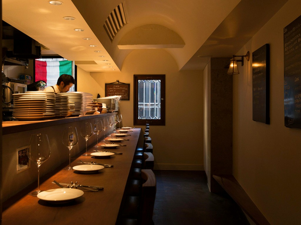 仕事帰りに一人でふらりと立ち寄れる雰囲気とメニュー構成