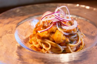 生ウニと生のりが醸す磯の風味が自慢『北海道産生ウニと生のりの冷製バベッティーネ』